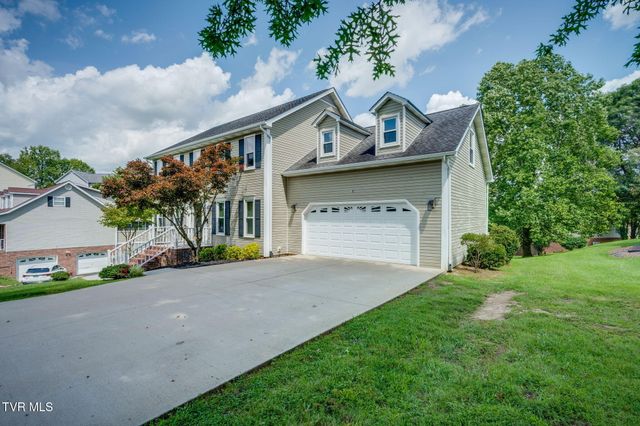 12 Spring Knoll Court, Johnson City, TN 37601