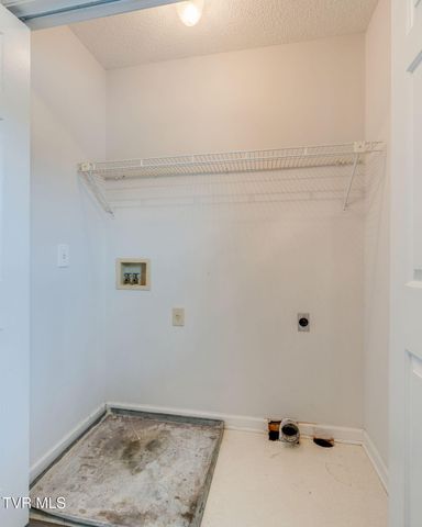 12 Spring Knoll Court, Johnson City, TN 37601