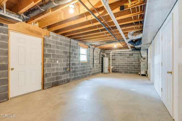 12 Spring Knoll Court, Johnson City, TN 37601
