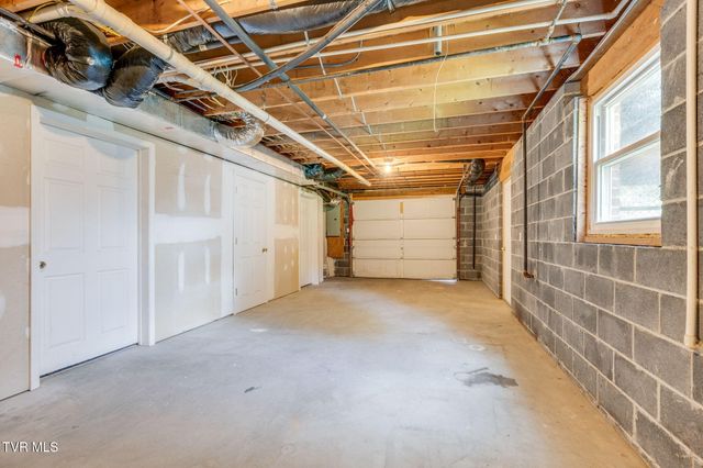 12 Spring Knoll Court, Johnson City, TN 37601