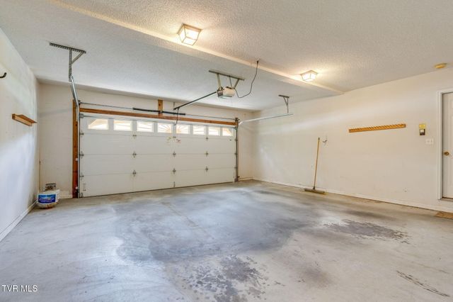 12 Spring Knoll Court, Johnson City, TN 37601