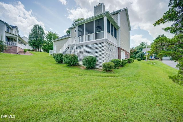 12 Spring Knoll Court, Johnson City, TN 37601