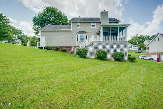 12 Spring Knoll Court, Johnson City, TN 37601