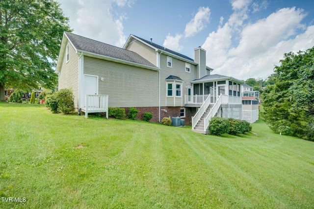 12 Spring Knoll Court, Johnson City, TN 37601