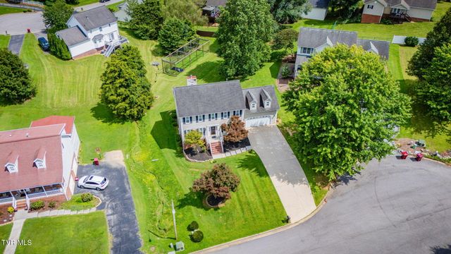 12 Spring Knoll Court, Johnson City, TN 37601