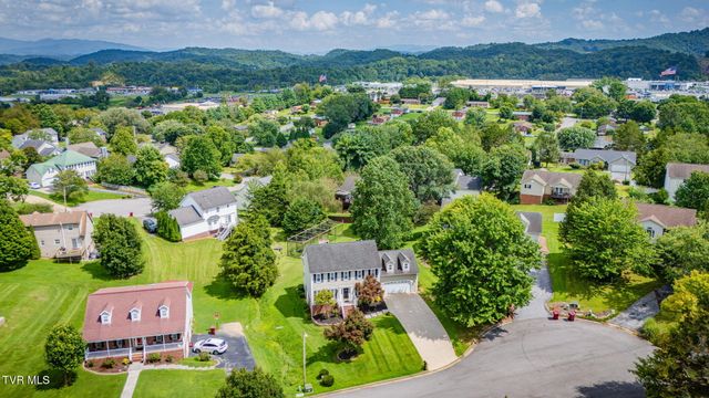 12 Spring Knoll Court, Johnson City, TN 37601