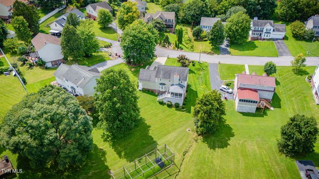 12 Spring Knoll Court, Johnson City, TN 37601