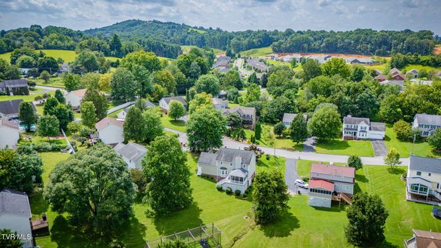 12 Spring Knoll Court, Johnson City, TN 37601