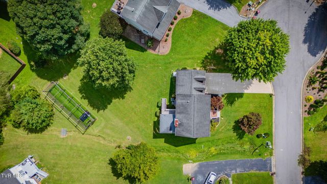 12 Spring Knoll Court, Johnson City, TN 37601