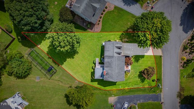 12 Spring Knoll Court, Johnson City, TN 37601