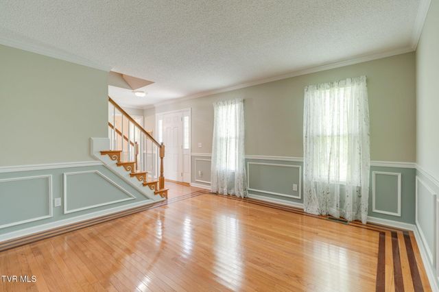 12 Spring Knoll Court, Johnson City, TN 37601