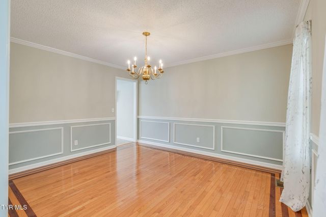 12 Spring Knoll Court, Johnson City, TN 37601