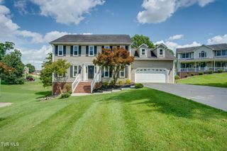 12 Spring Knoll Court, Johnson City, TN 37601