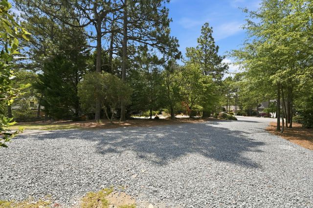 11 Fur Court W, Pinehurst, NC 28374
