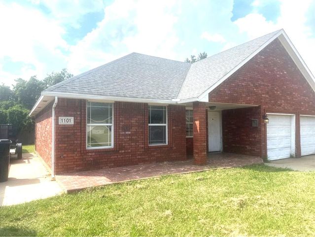 1101 N Lawton, Moore, OK 73160