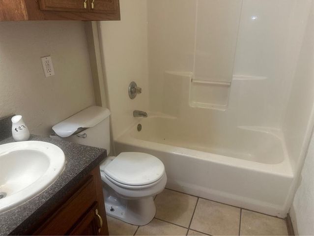 1101 N Lawton, Moore, OK 73160