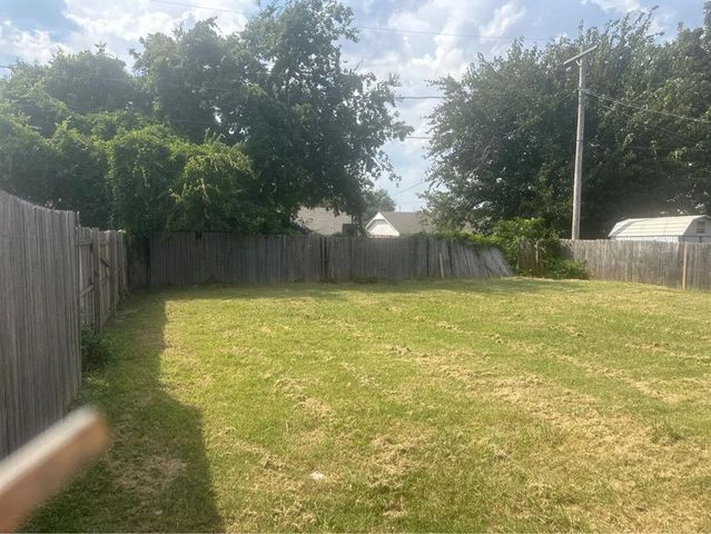 1101 N Lawton, Moore, OK 73160