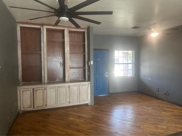 1101 N Lawton, Moore, OK 73160