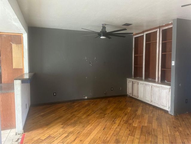 1101 N Lawton, Moore, OK 73160