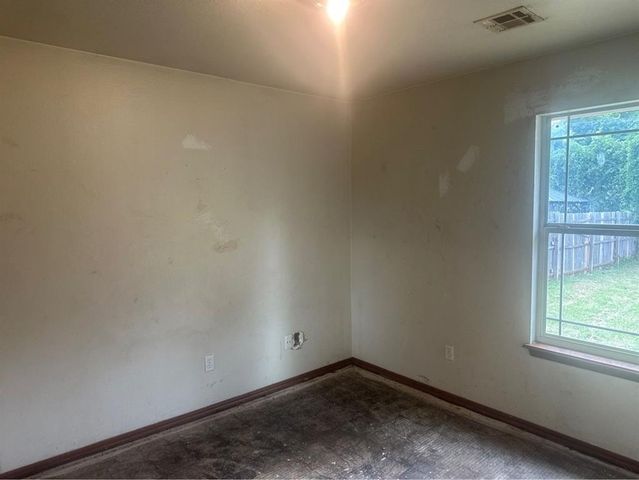 1101 N Lawton, Moore, OK 73160