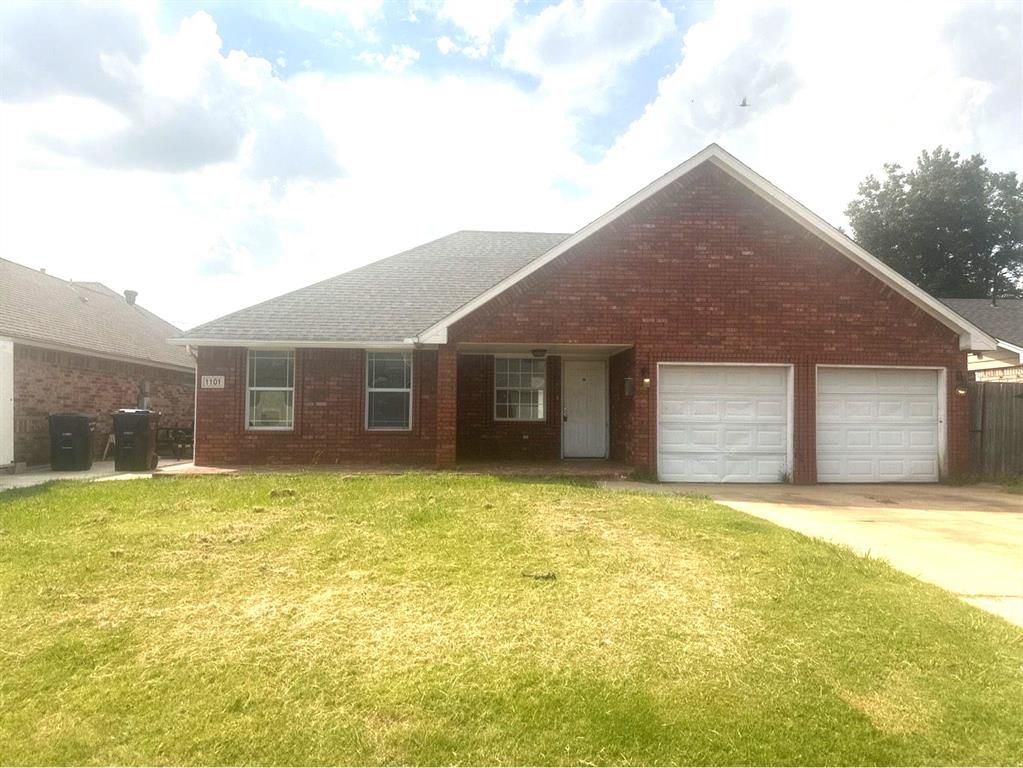 1101 N Lawton, Moore, OK 73160