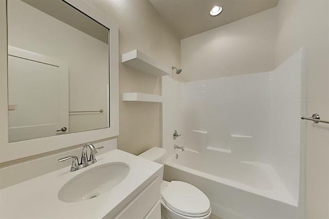 9904 Glover River Drive, Yukon, OK 73099