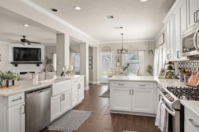 2202 Tracy Way, Deer Park, TX 77536