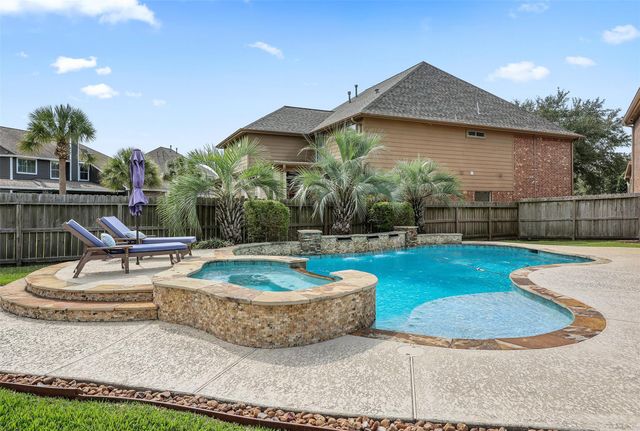 2202 Tracy Way, Deer Park, TX 77536
