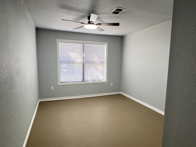 725 E Main Street, Denison, TX 75021