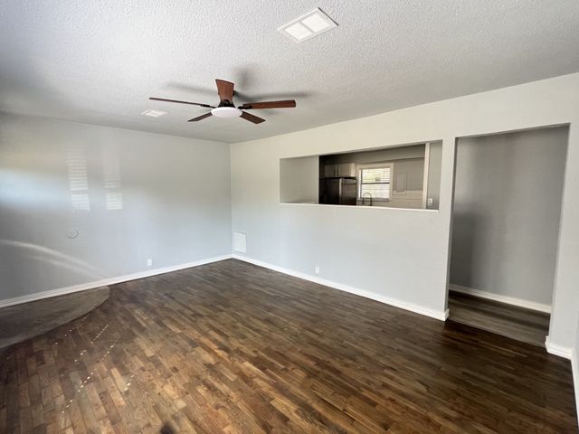 725 E Main Street, Denison, TX 75021