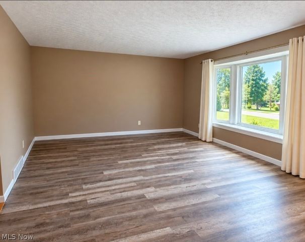 2261 E Turkeyfoot Lake Road, Akron, OH 44312