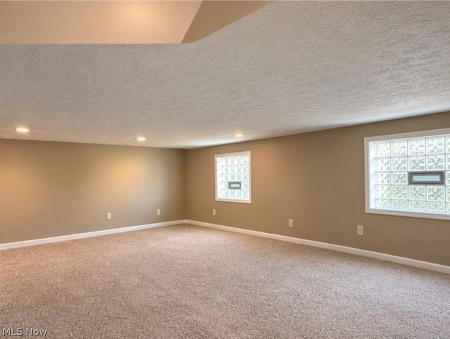 2261 E Turkeyfoot Lake Road, Akron, OH 44312