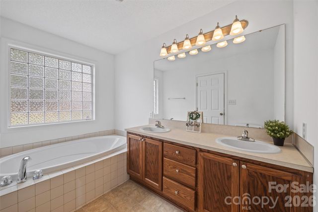 4660 Garys Place, Crouse, NC 28033