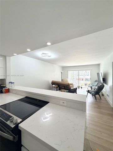 1101 Hillcrest Ct 206, Hollywood, FL 33021