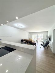 1101 Hillcrest Ct 206, Hollywood, FL 33021