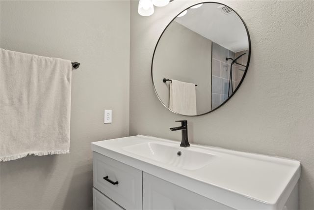 2500 Wildwood Way, Tool, TX 75143