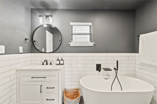 2500 Wildwood Way, Tool, TX 75143