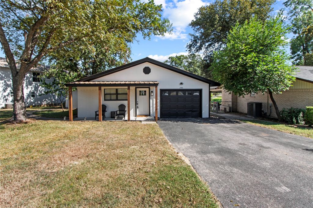 2500 Wildwood Way, Tool, TX 75143