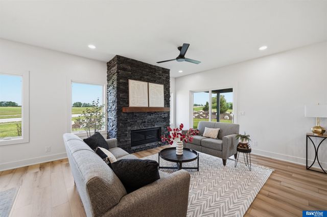 4000 Primrose Place, Lincoln, NE 68516