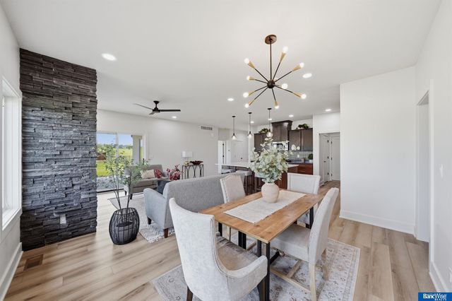 4000 Primrose Place, Lincoln, NE 68516