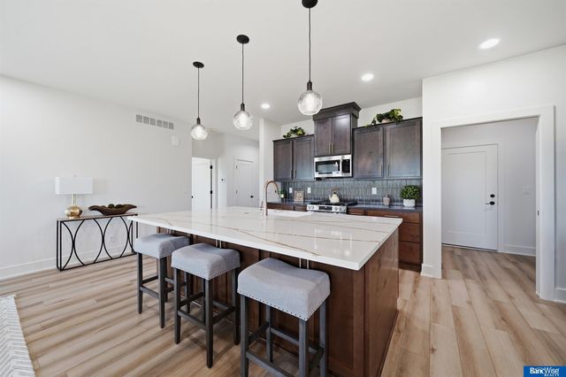 4000 Primrose Place, Lincoln, NE 68516
