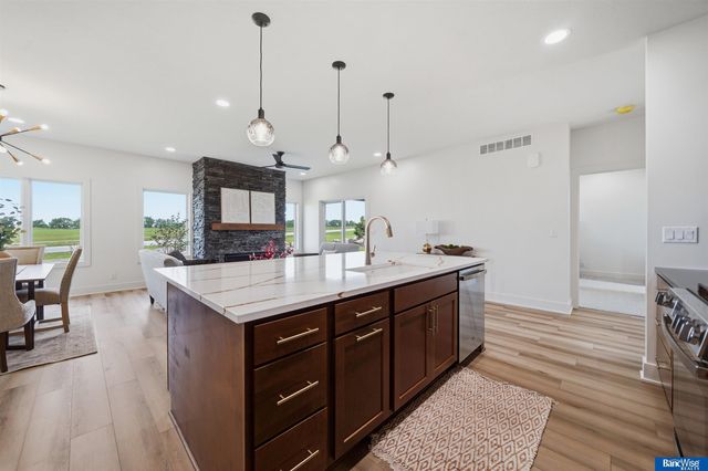 4000 Primrose Place, Lincoln, NE 68516