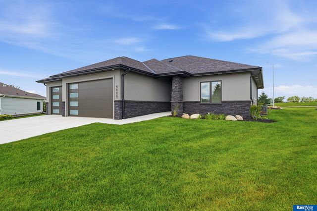 4000 Primrose Place, Lincoln, NE 68516