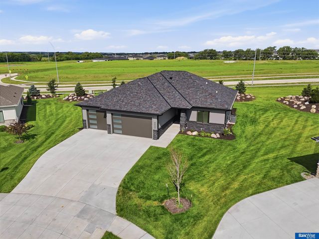 4000 Primrose Place, Lincoln, NE 68516