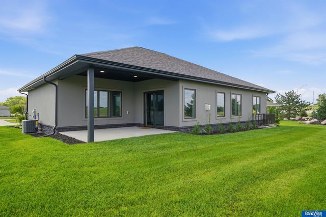 4000 Primrose Place, Lincoln, NE 68516