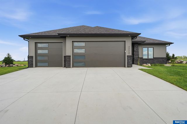 4000 Primrose Place, Lincoln, NE 68516