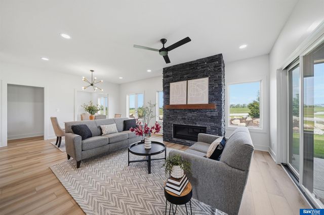 4000 Primrose Place, Lincoln, NE 68516
