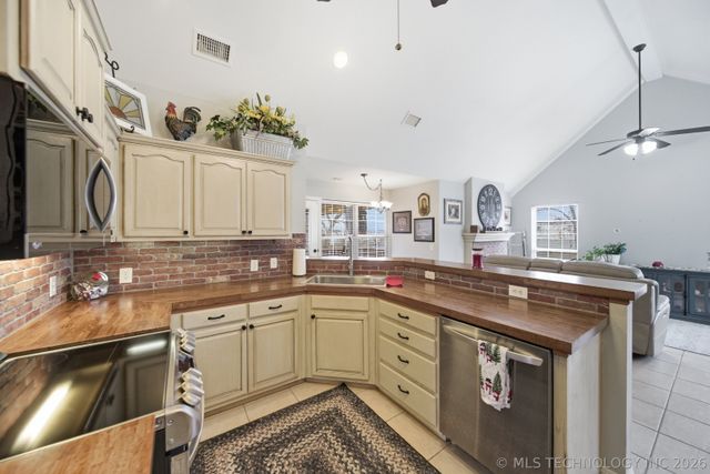 2619 Woodstone Drive, Catoosa, OK 74015