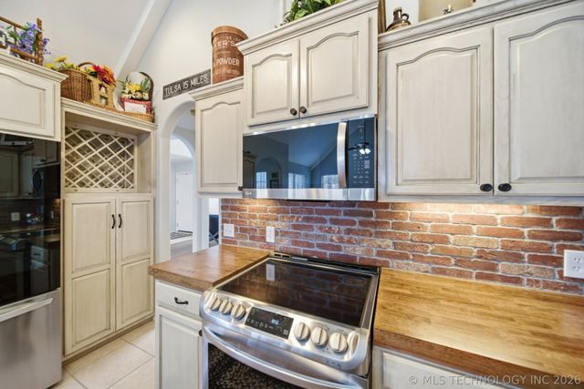 2619 Woodstone Drive, Catoosa, OK 74015