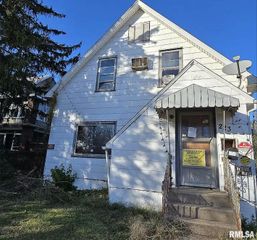 223 W LOCUST Street, Canton, IL 61520